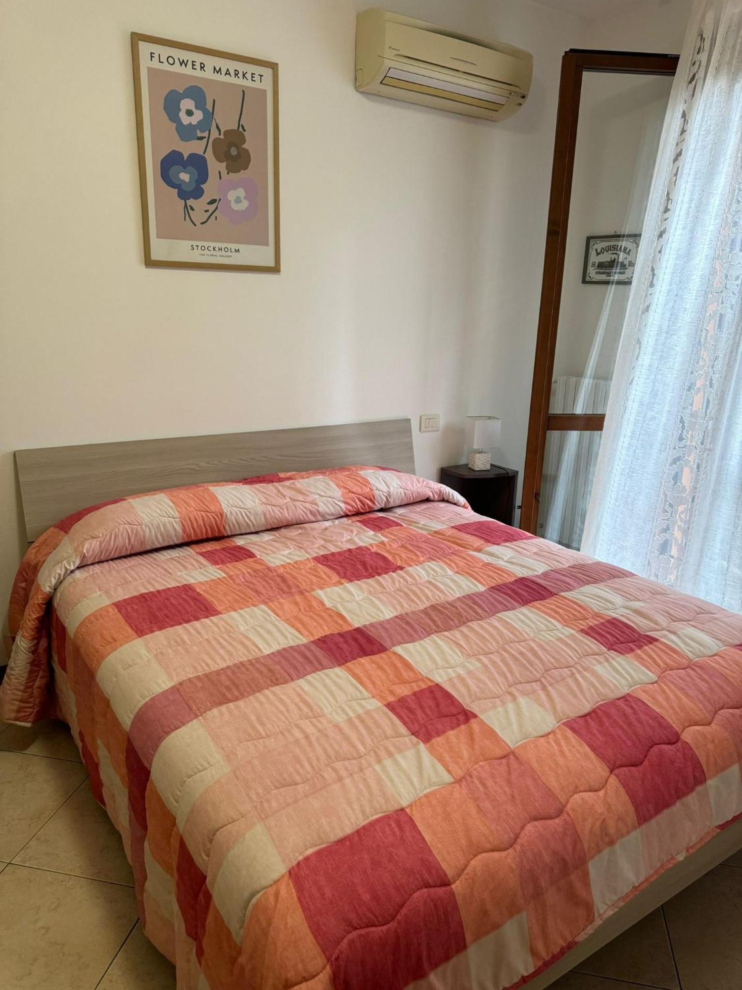 Апартаменты A Casa San Pietro - Bilocale Centro Storico - Cyclist-Friendly Кастель Сан Петро Терме Экстерьер фото